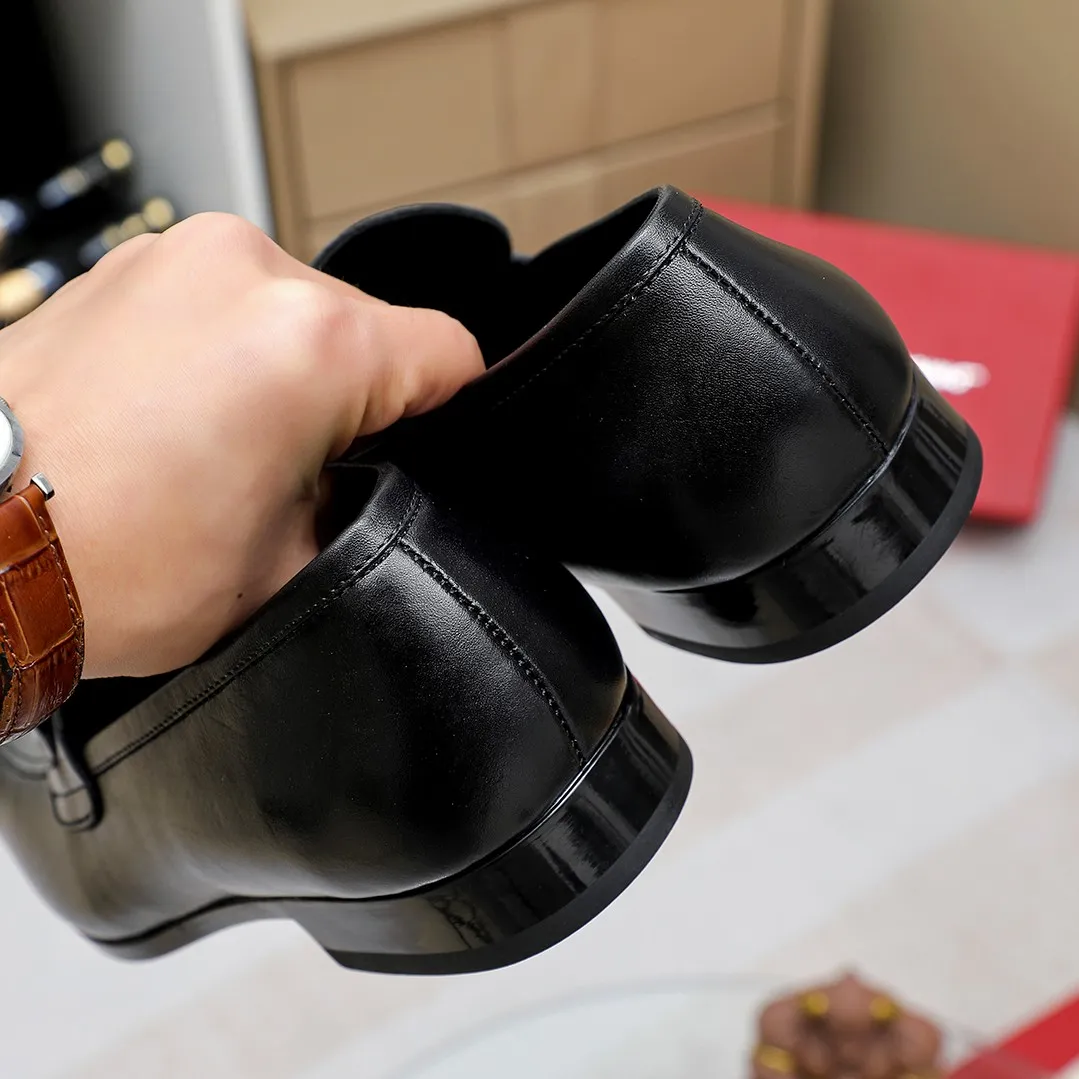 Men's shoes 💰460 🔥Ferragamo's new men's casual slip-on shoes🇨🇳Official website original 1:1 mold, original quality💯Fine workmanship, high-end luxury☘The upper is made of imported Italian first-layer cowhide🌴Luxurious water dyeing🐂Leather lining🍓Rubber wear-resistant and non-slip outsole, breathable and comfortable to wear🍍The first choice for high-grade men, 5 colors available! Code number 38-44 (45.46. Customized)